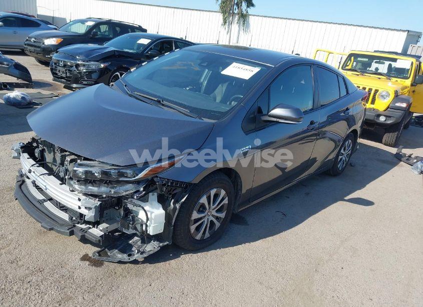 Photo 2 of 2022 Toyota Prius PRIME XLE (VIN JTDKAMFP3N3229070)