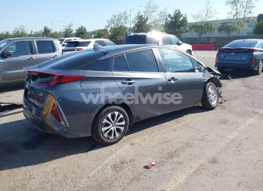 Photo 4 of 2022 Toyota Prius PRIME XLE (VIN JTDKAMFP3N3229070)