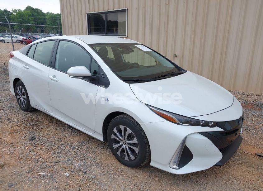 2022 Toyota Prius PRIME LE (VIN JTDKAMFP5N3213324) main photo