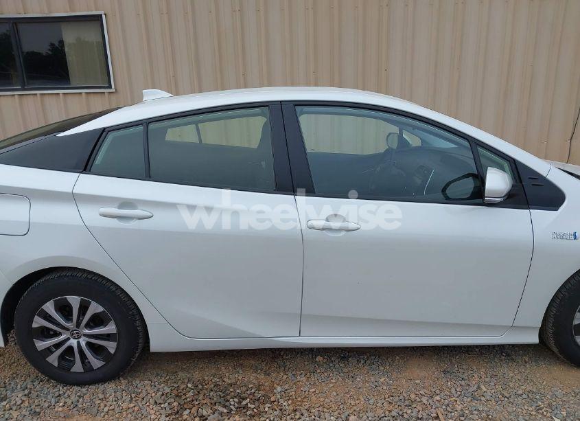 Photo 13 of 2022 Toyota Prius PRIME LE (VIN JTDKAMFP5N3213324)