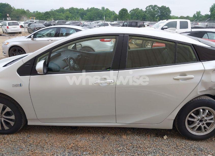Photo 14 of 2022 Toyota Prius PRIME LE (VIN JTDKAMFP5N3213324)