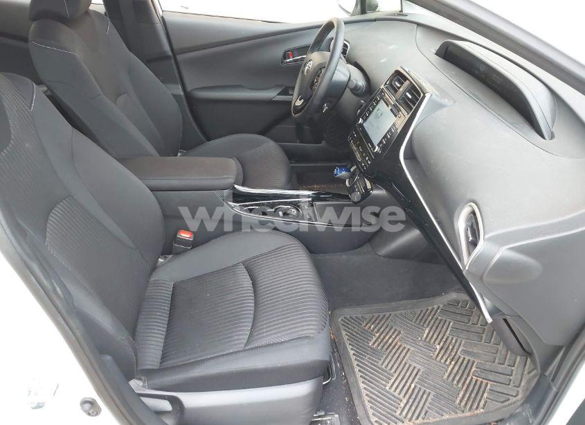 Photo 5 of 2022 Toyota Prius PRIME LE (VIN JTDKAMFP5N3213324)