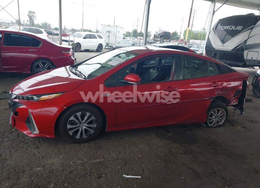 Photo 14 of 2021 Toyota Prius PRIME XLE (VIN JTDKAMFP6M3189145)