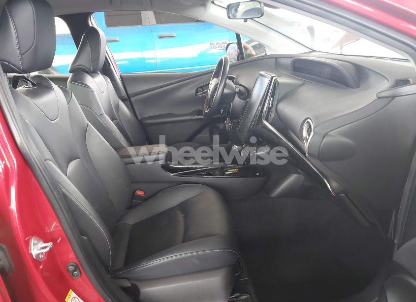 Photo 5 of 2021 Toyota Prius PRIME XLE (VIN JTDKAMFP6M3189145)