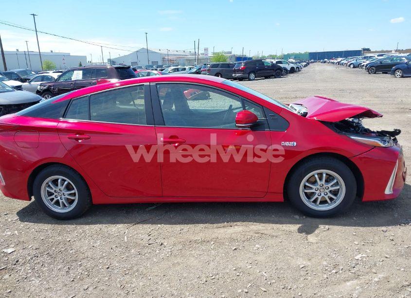 Photo 13 of 2021 Toyota Prius PRIME XLE (VIN JTDKAMFP6M3192515)