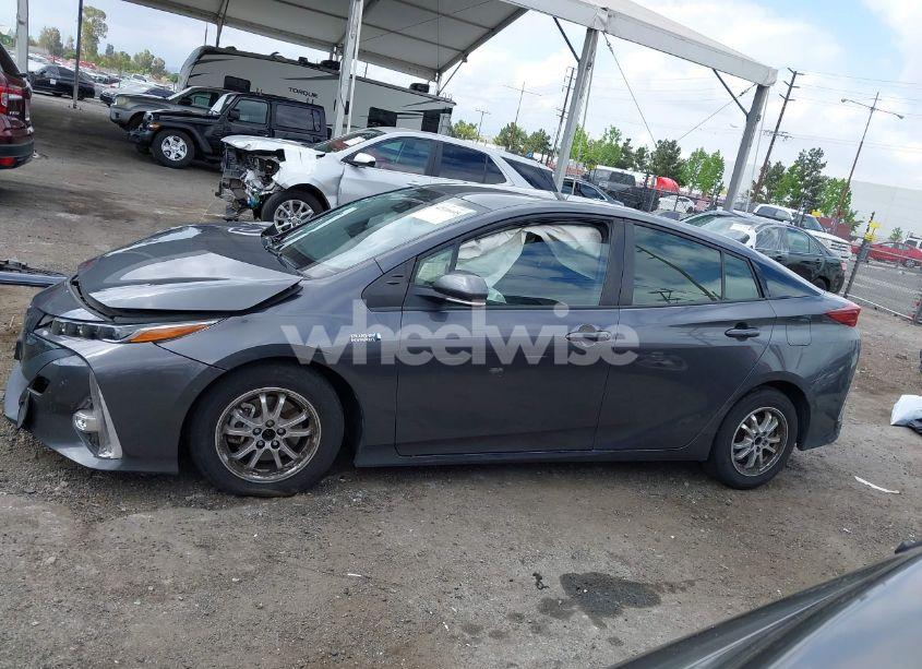 Photo 15 of 2021 Toyota Prius PRIME LE/XLE/LIMITED (VIN JTDKAMFP7M3177134)