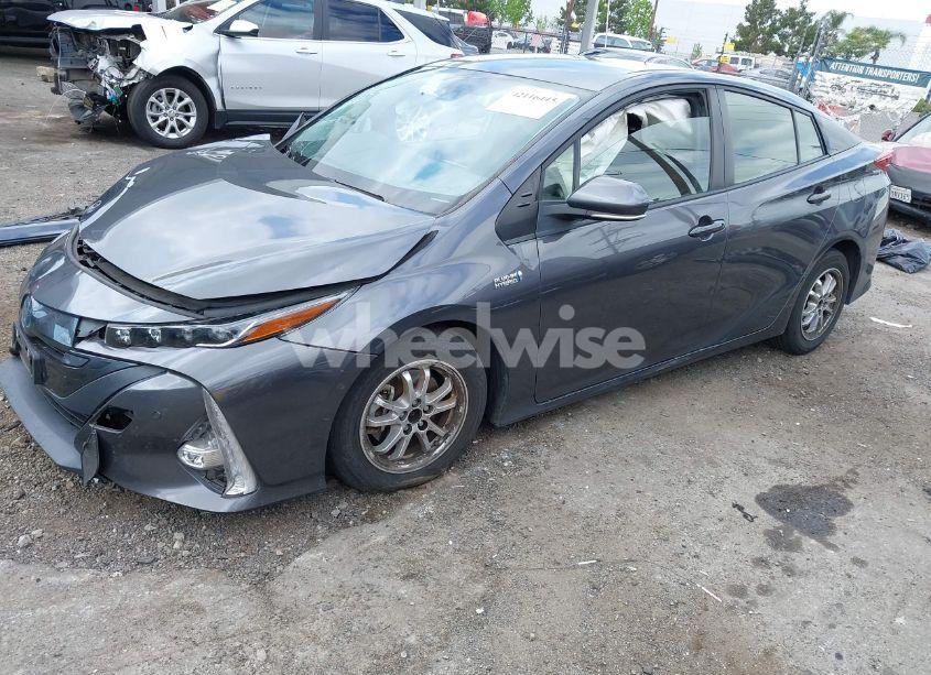 Photo 2 of 2021 Toyota Prius PRIME LE/XLE/LIMITED (VIN JTDKAMFP7M3177134)