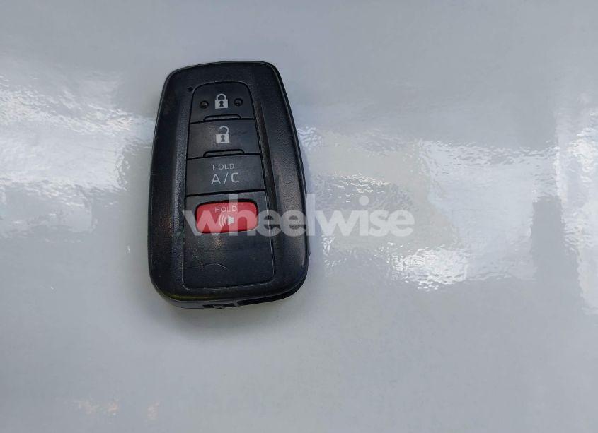 Photo 11 of 2022 Toyota Prius PRIME LIMITED (VIN JTDKAMFP7N3206830)