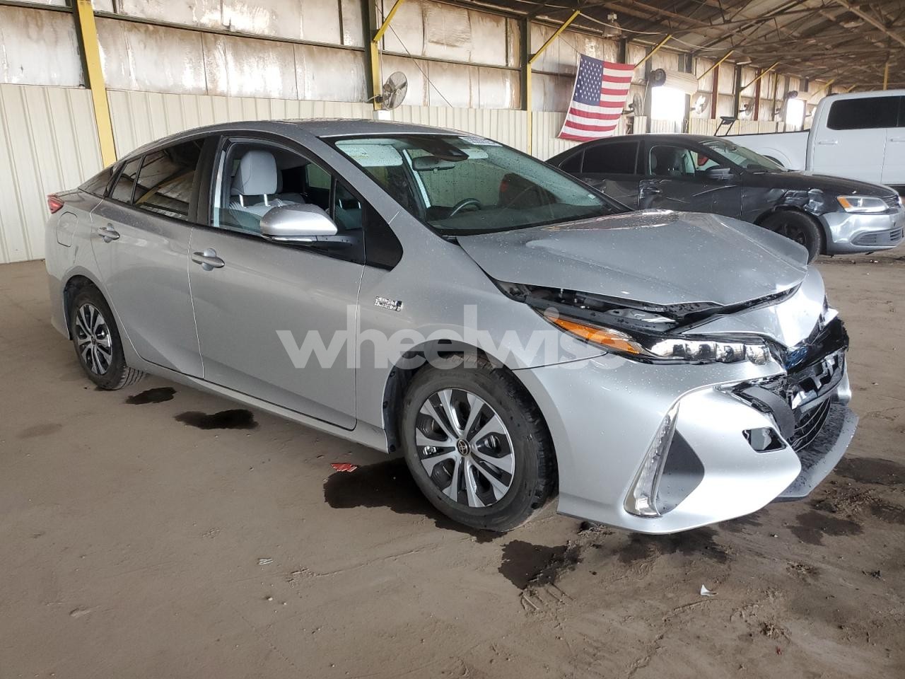 Photo 4 of 2021 TOYOTA PRIUS PRIME LE (VIN JTDKAMFP8M3192080)