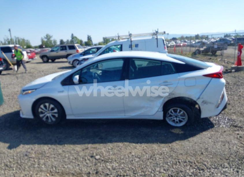 Photo 14 of 2022 Toyota Prius PRIME LIMITED (VIN JTDKAMFP8N3198379)