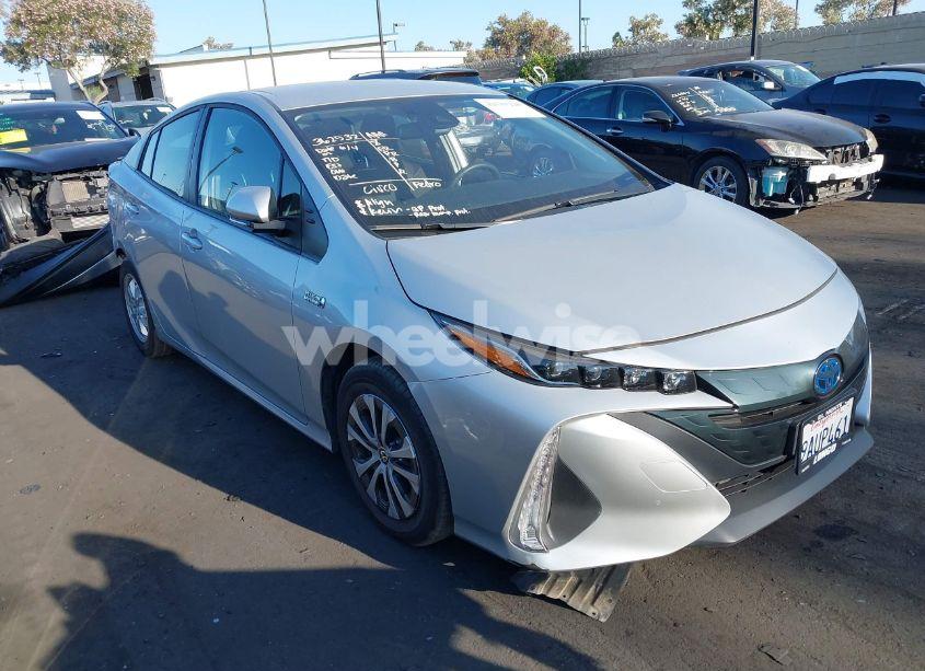 2022 Toyota Prius PRIME LE (VIN JTDKAMFP8N3211485) main photo