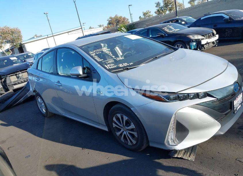 Photo 14 of 2022 Toyota Prius PRIME LE (VIN JTDKAMFP8N3211485)