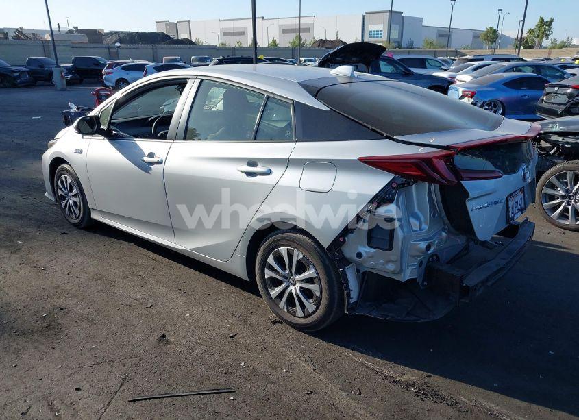 Photo 3 of 2022 Toyota Prius PRIME LE (VIN JTDKAMFP8N3211485)