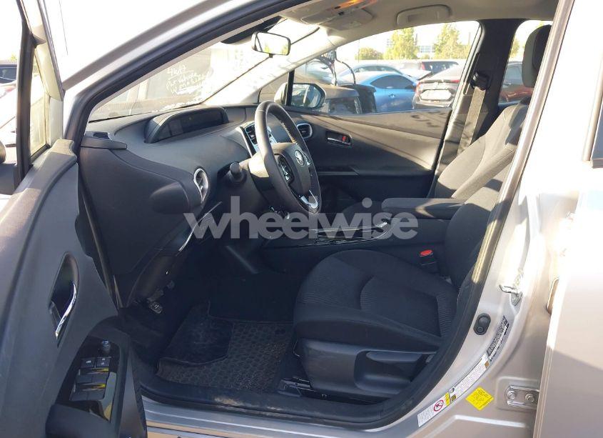 Photo 5 of 2022 Toyota Prius PRIME LE (VIN JTDKAMFP8N3211485)