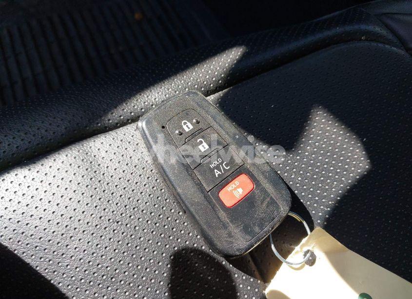 Photo 11 of 2022 Toyota Prius PRIME LIMITED (VIN JTDKAMFP8N3212636)