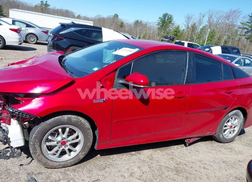 Photo 15 of 2022 Toyota Prius PRIME LIMITED (VIN JTDKAMFP8N3212636)