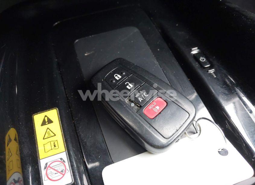 Photo 11 of 2021 Toyota Prius PRIME XLE (VIN JTDKAMFP9M3170928)