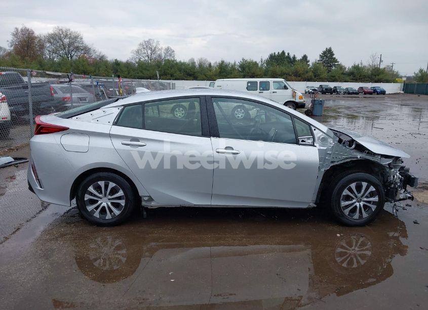 Photo 14 of 2021 Toyota Prius PRIME XLE (VIN JTDKAMFP9M3170928)