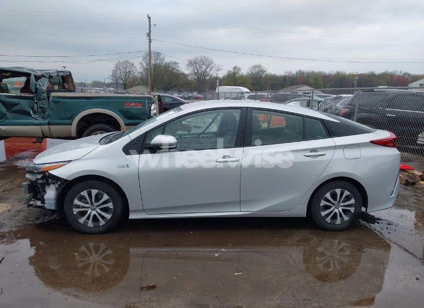 Photo 15 of 2021 Toyota Prius PRIME XLE (VIN JTDKAMFP9M3170928)