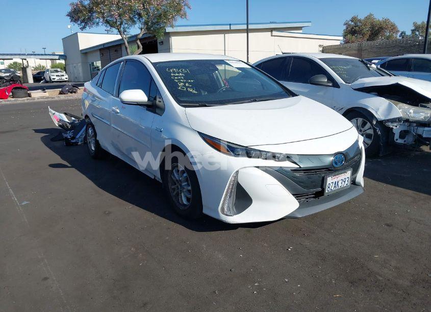 2022 Toyota Prius PRIME XLE (VIN JTDKAMFP9N3201600) main photo