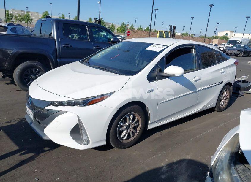 Photo 2 of 2022 Toyota Prius PRIME XLE (VIN JTDKAMFP9N3201600)