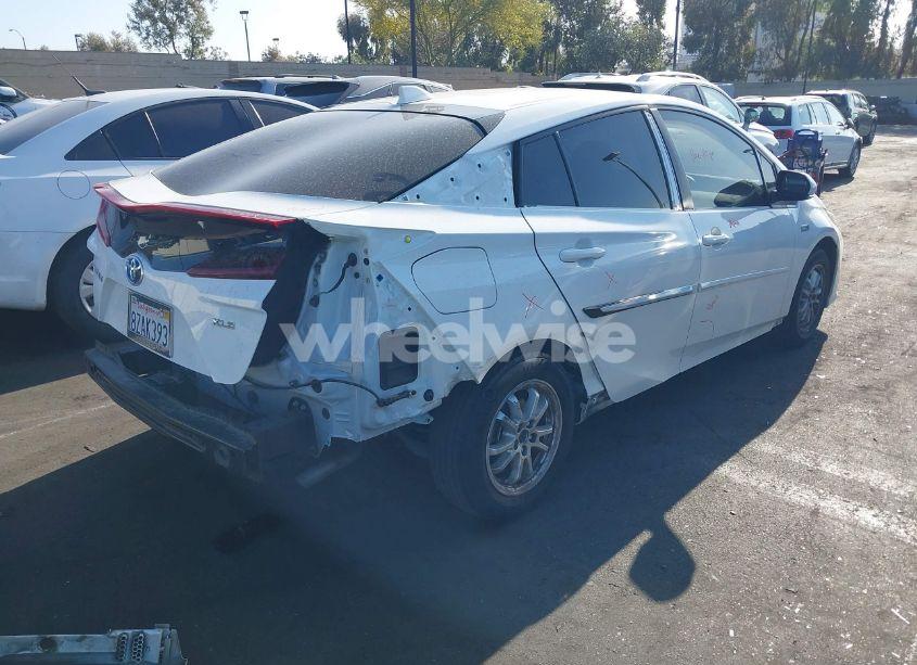 Photo 4 of 2022 Toyota Prius PRIME XLE (VIN JTDKAMFP9N3201600)
