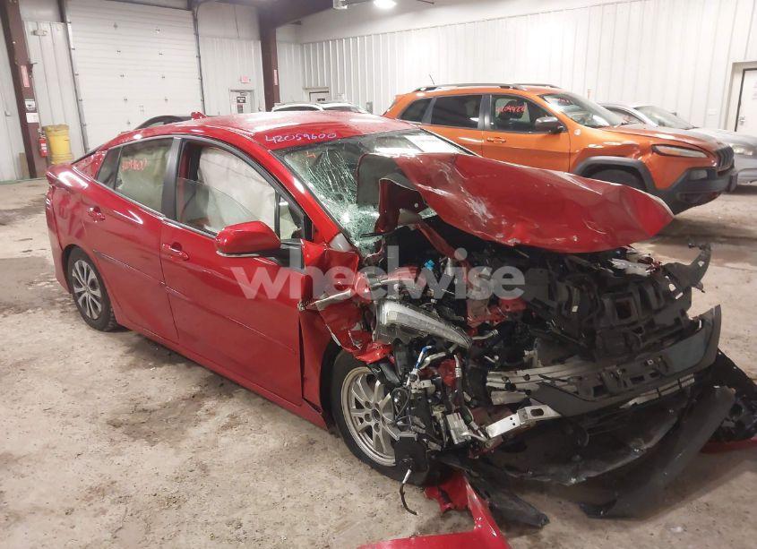 2022 Toyota Prius PRIME LE (VIN JTDKAMFP9N3220521) main photo