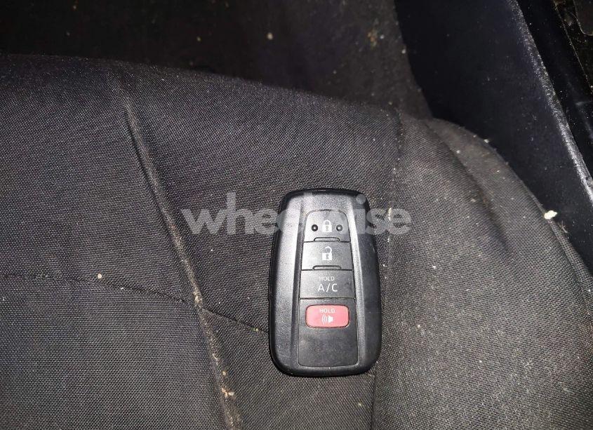 Photo 11 of 2022 Toyota Prius PRIME LE (VIN JTDKAMFP9N3220521)