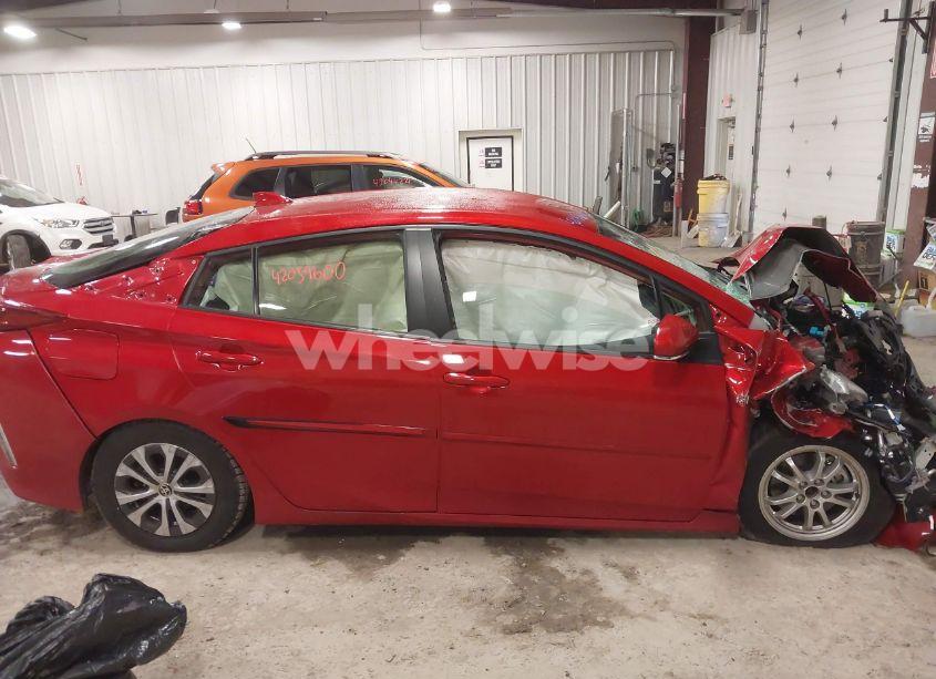 Photo 13 of 2022 Toyota Prius PRIME LE (VIN JTDKAMFP9N3220521)