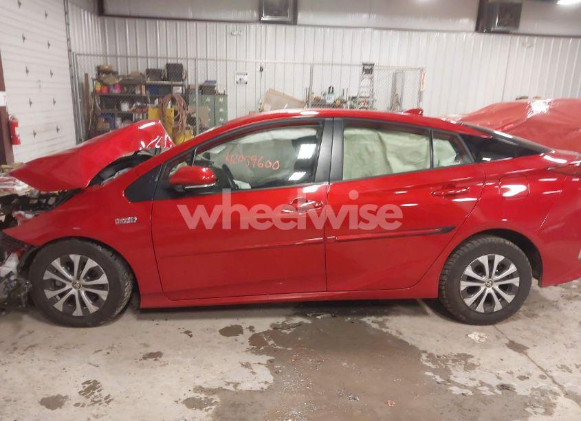 Photo 14 of 2022 Toyota Prius PRIME LE (VIN JTDKAMFP9N3220521)