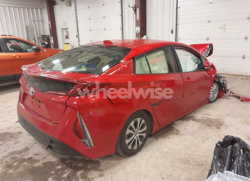 Photo 4 of 2022 Toyota Prius PRIME LE (VIN JTDKAMFP9N3220521)