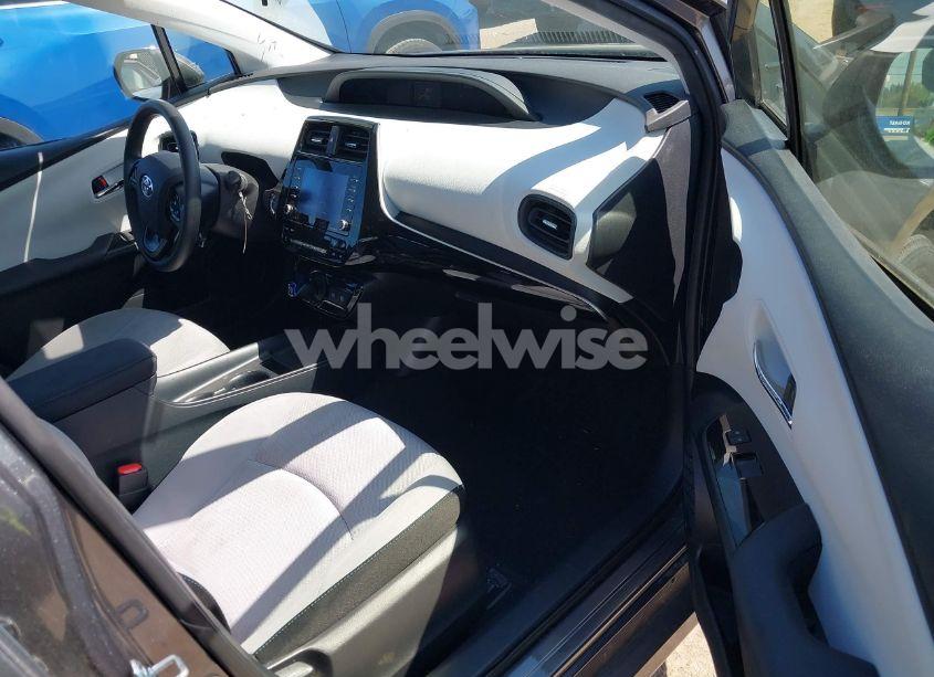 Photo 5 of 2022 Toyota Prius LE (VIN JTDKAMFU0N3173997)