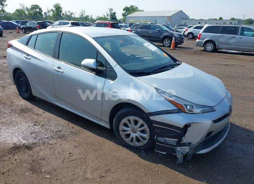 2022 Toyota Prius LE (VIN JTDKAMFU2N3165805) main photo