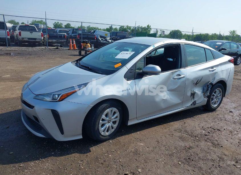 Photo 2 of 2022 Toyota Prius LE (VIN JTDKAMFU2N3165805)