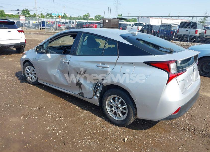 Photo 3 of 2022 Toyota Prius LE (VIN JTDKAMFU2N3165805)