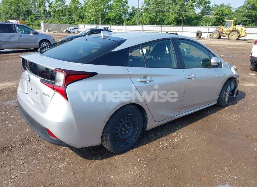 Photo 4 of 2022 Toyota Prius LE (VIN JTDKAMFU2N3165805)