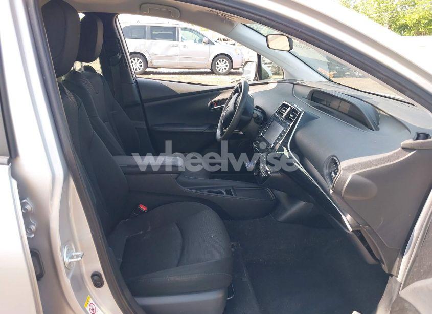 Photo 5 of 2022 Toyota Prius LE (VIN JTDKAMFU2N3165805)