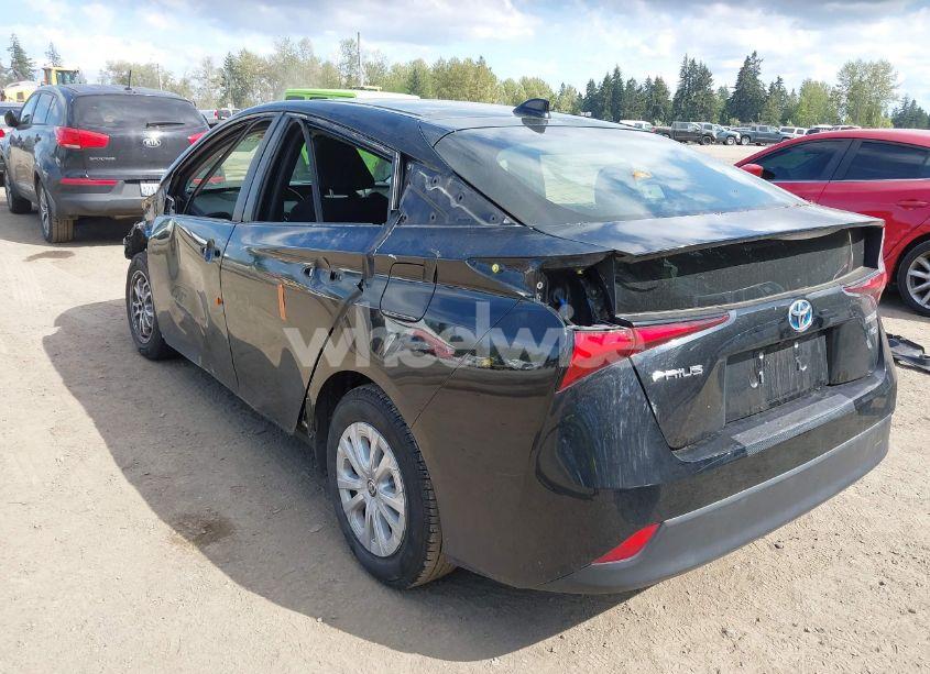 Photo 3 of 2021 Toyota Prius L ECO (VIN JTDKAMFU3M3140233)