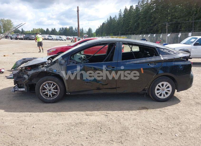 Photo 6 of 2021 Toyota Prius L ECO (VIN JTDKAMFU3M3140233)