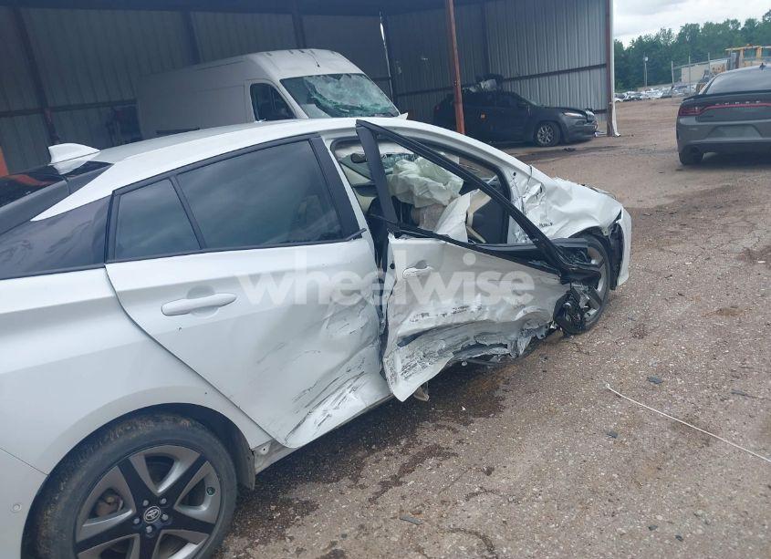 Photo 17 of 2021 Toyota Prius LIMITED (VIN JTDKAMFU4M3130441)