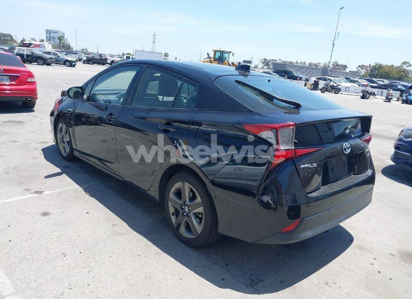 Photo 3 of 2021 Toyota Prius EDITION/L ECO/LE/LIMITED/XLE (VIN JTDKAMFU4M3143948)