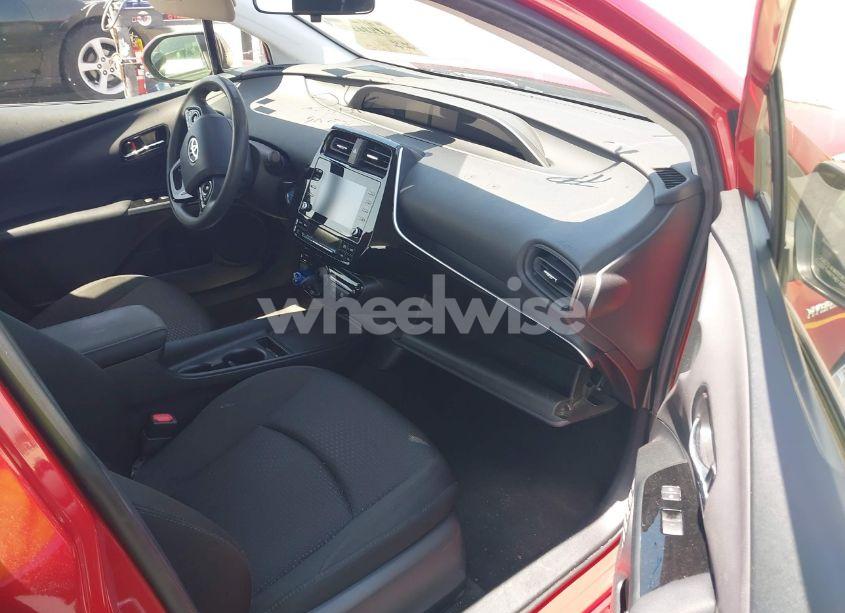 Photo 5 of 2021 Toyota Prius LE (VIN JTDKAMFU4M3145215)