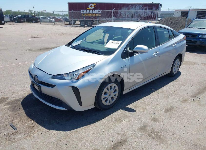 Photo 2 of 2021 Toyota Prius LE (VIN JTDKAMFU4M3148082)
