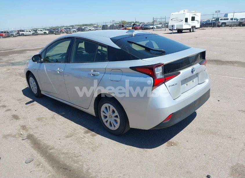 Photo 3 of 2021 Toyota Prius LE (VIN JTDKAMFU4M3148082)