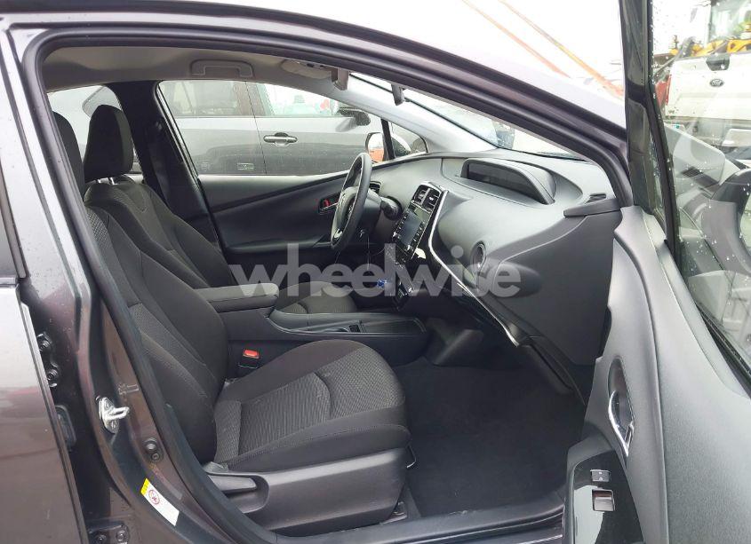 Photo 5 of 2022 Toyota Prius LE (VIN JTDKAMFU4N3183352)