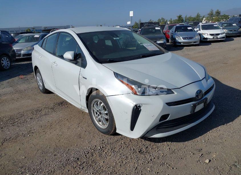 2021 Toyota Prius LE (VIN JTDKAMFU5M3142159) main photo