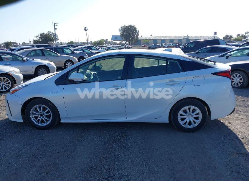 Photo 14 of 2021 Toyota Prius LE (VIN JTDKAMFU5M3142159)