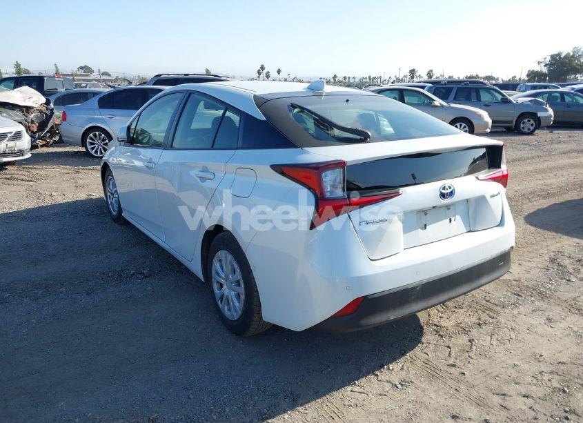 Photo 3 of 2021 Toyota Prius LE (VIN JTDKAMFU5M3142159)