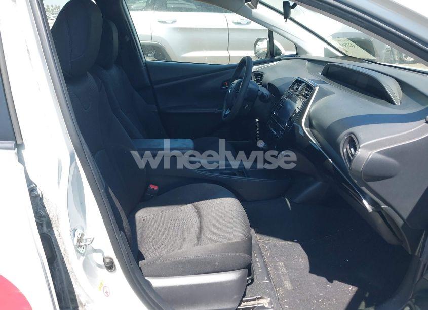 Photo 5 of 2021 Toyota Prius LE (VIN JTDKAMFU5M3142159)