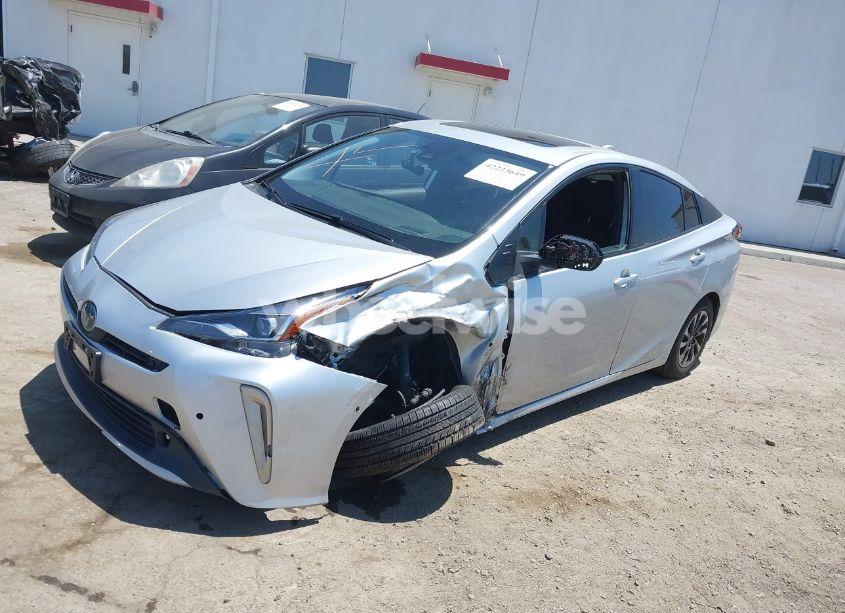 Photo 2 of 2022 Toyota Prius XLE (VIN JTDKAMFU5N3188107)
